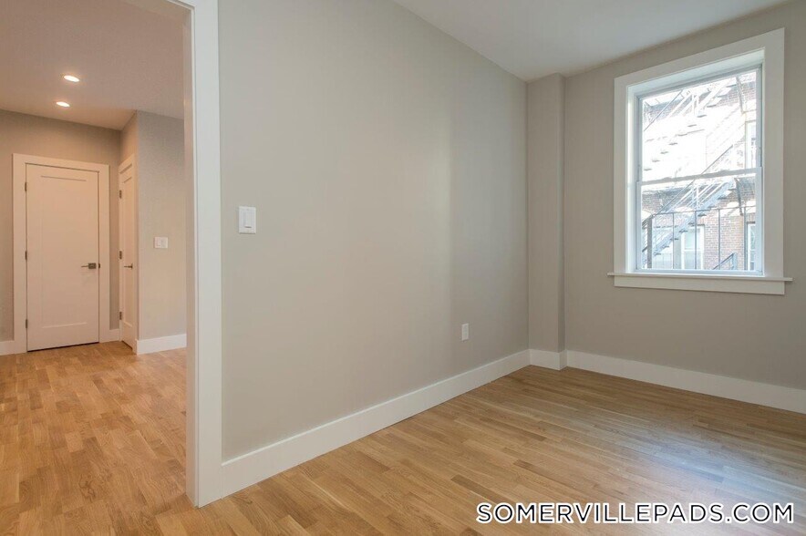 Building Photo - 136 Highland Ave