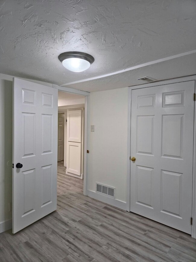 Building Photo - 3723 Kewanee Dr