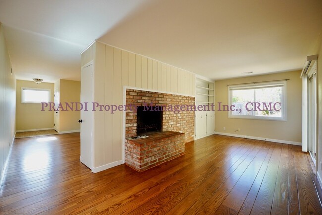 Building Photo - Available Now! 3 Bedroom Kentfield home.