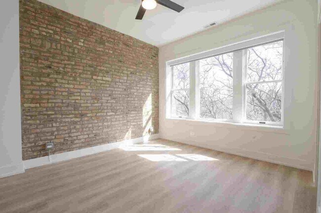 Building Photo - 1041 W Byron St
