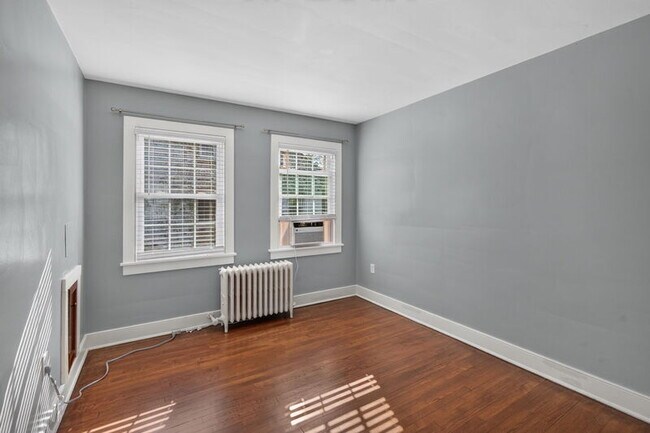 Building Photo - 318 61st St