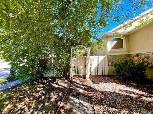 Building Photo - 6363 Murray Bluffs Dr