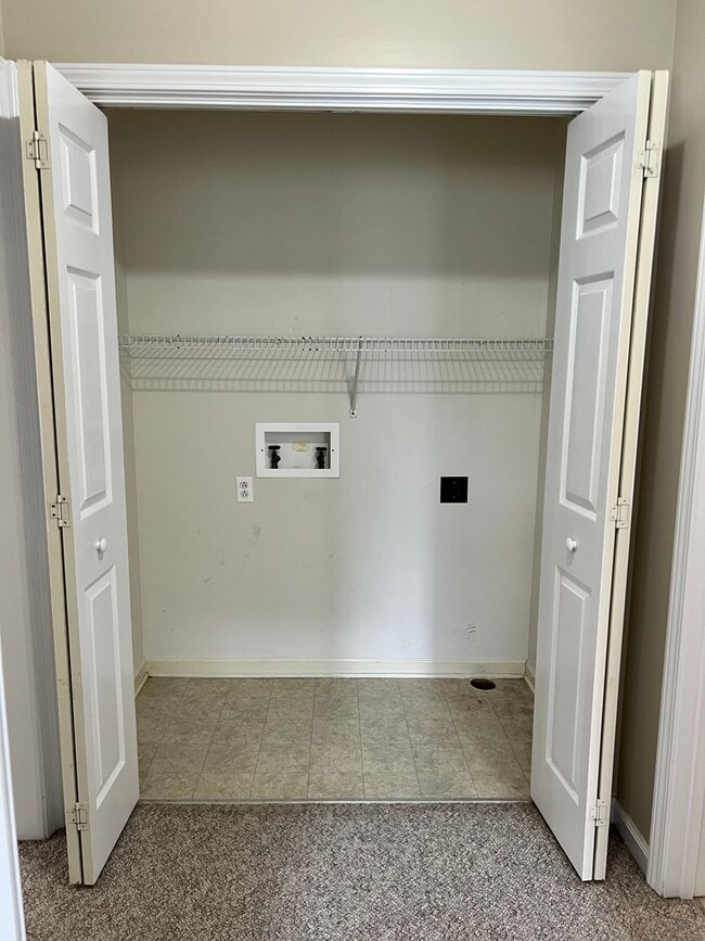 Building Photo - AVAILABLE NOW! 3 Bedroom Home Available of...