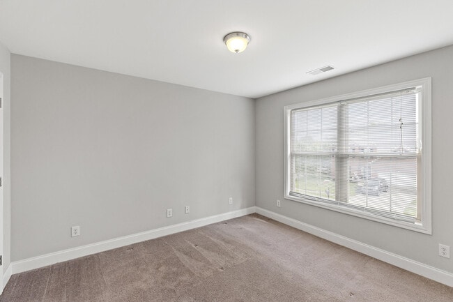 Building Photo - 2505 Eastway Dr