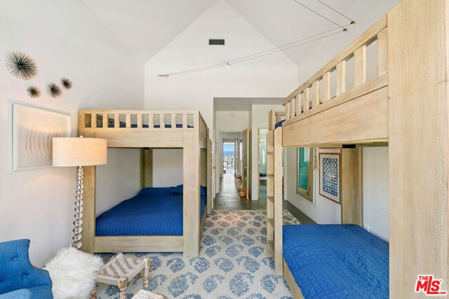 Building Photo - 1341 Palisades Beach Rd