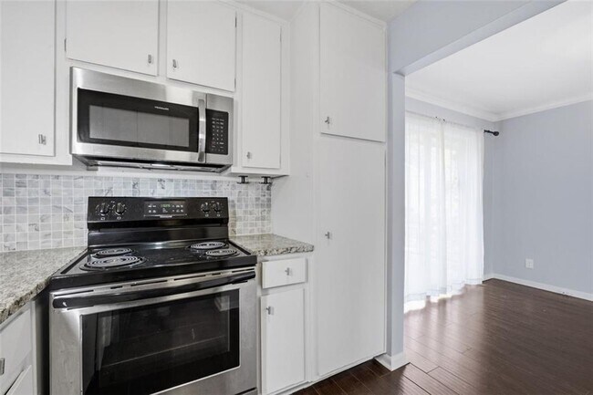 Building Photo - 4266 Roswell Rd NE