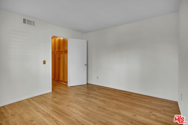 Building Photo - 620 N Kenwood St