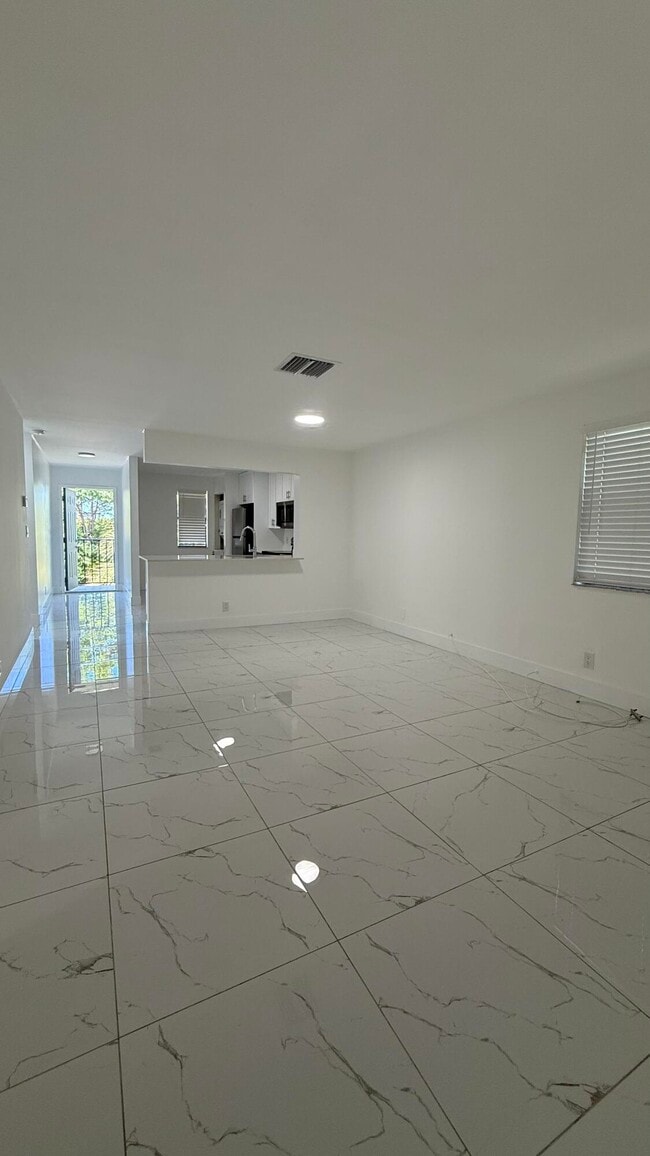 Building Photo - 4805 Arjaro Dr
