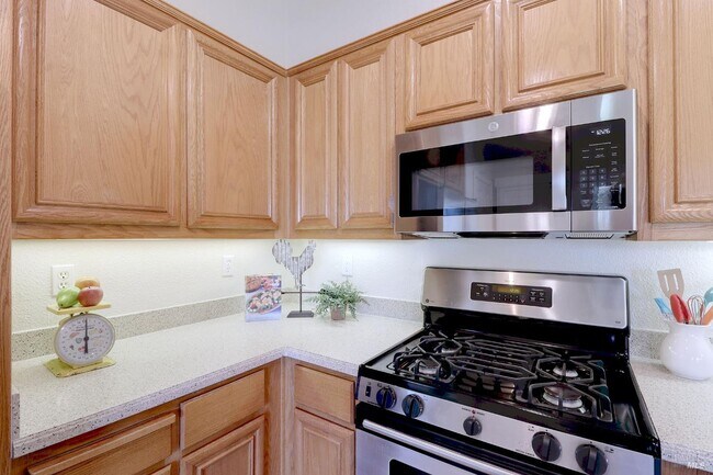 Building Photo - 359 Glenn Lakes Dr