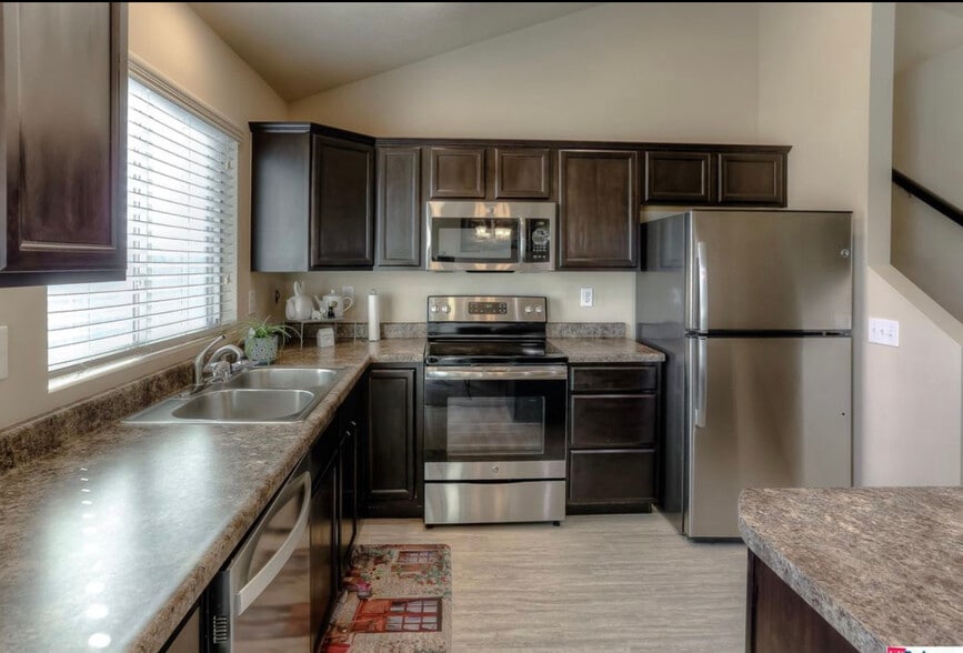 Building Photo - 9135 Hanover St