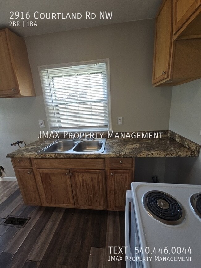 Building Photo - 2916 Courtland Rd NW