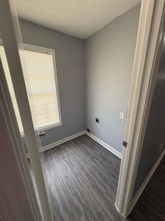 Building Photo - Very Nice Home in Frayser - 1/2 Off The 1st Months Rent