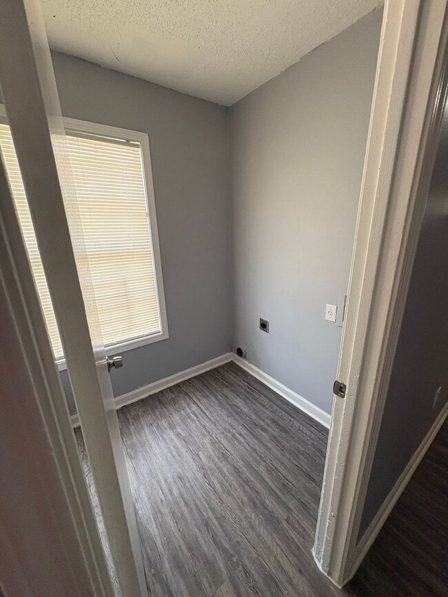 Building Photo - Very Nice Home in Frayser