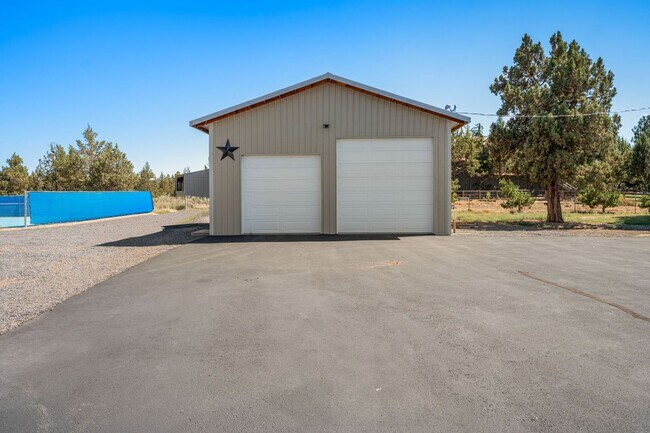 Building Photo - 64144 Pioneer Loop