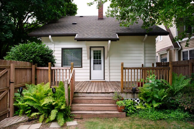 Back Porch / Deck - 350 Glenhaven Ave NW