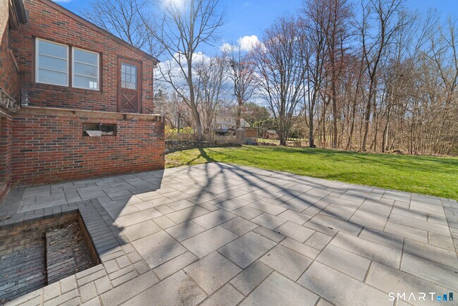 Building Photo - 141 Colony Ave