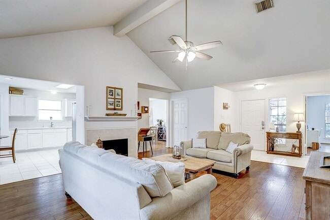 Building Photo - 12230 Cypress Shores Dr