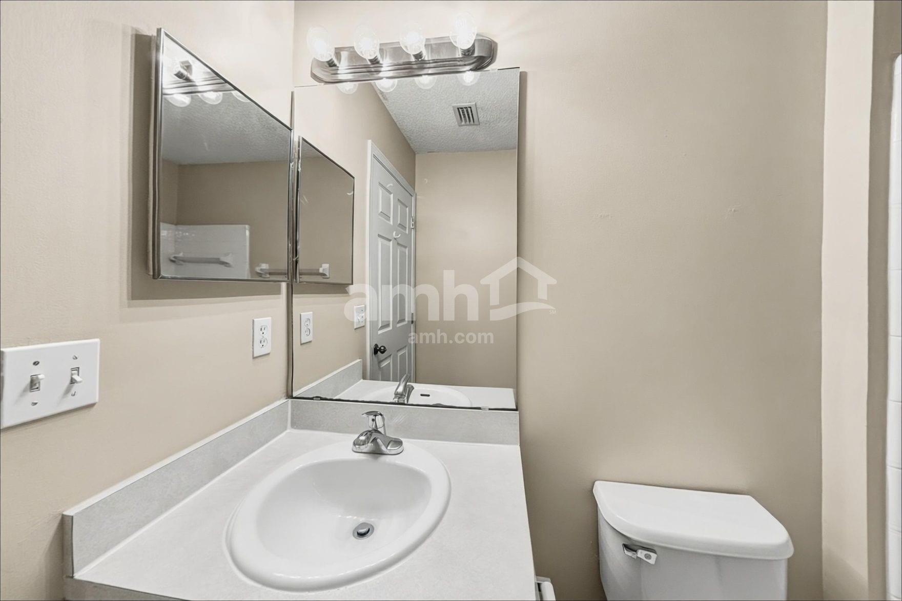 Building Photo - 12612 Ashglen Dr N