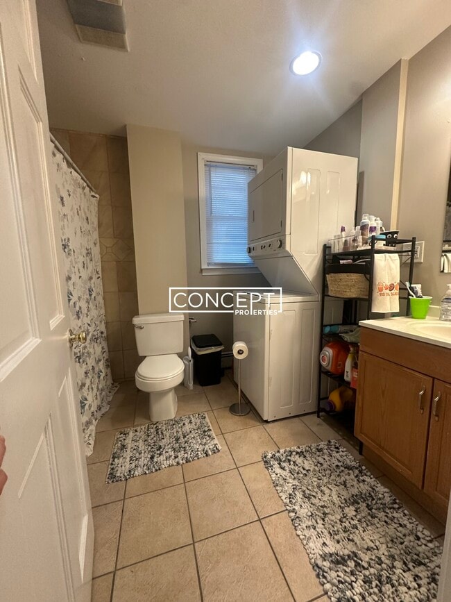 Building Photo - 68 Calumet St