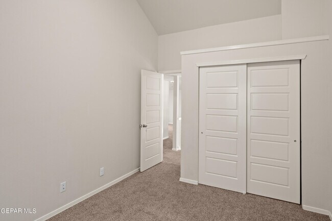 Building Photo - 14432 Russell Borea