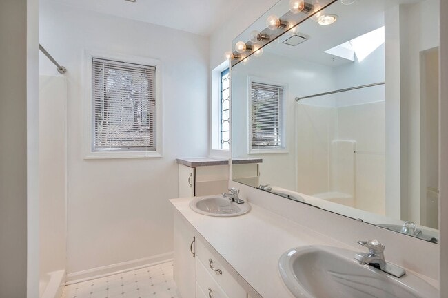 Building Photo - 1292 Timberbranch Ct