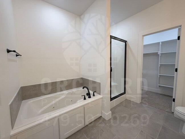 Building Photo - Bella Vista Single-Family Home- 2 Bed/ 2 B...