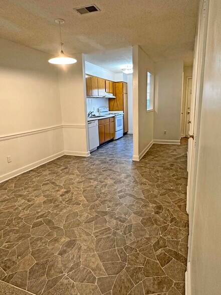 Building Photo - 2500 Avent Ferry Rd