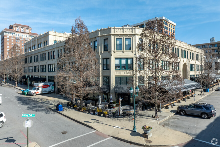 Building Photo - Residences at Grove Arcade