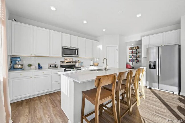 Building Photo - Windsor Home