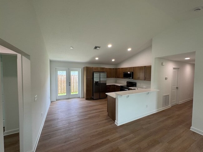 Building Photo - Available 7/1/2025 Brand New 3 bedroom 2 b...