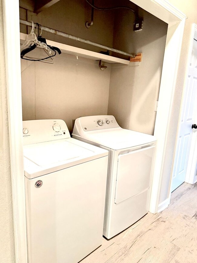 Building Photo - 3 Bed / 2 Bath in Jonesboro Available Now!