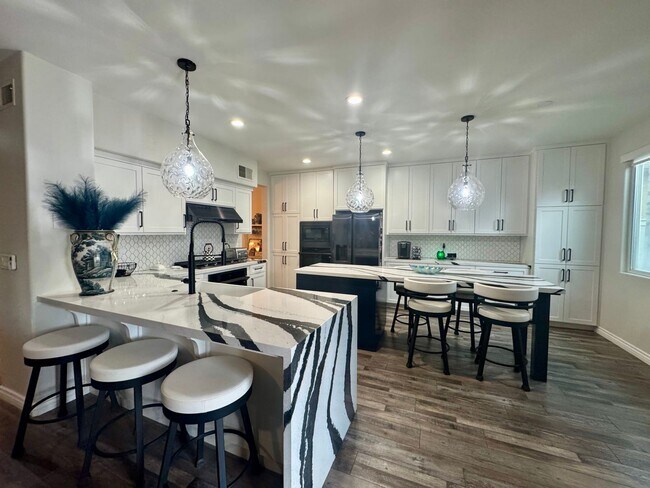 Building Photo - Beautiful 5 Bedroom, 3 Bath Home + Loft in Quail Lake, Clovis, CA