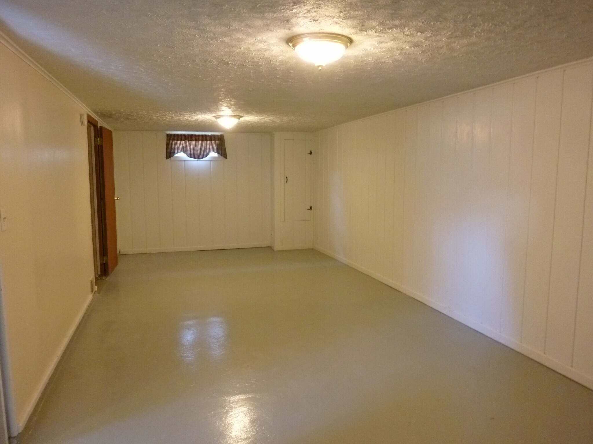 Building Photo - 1211 W Dalke Ave