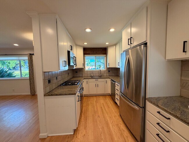 Building Photo - 362 Penn Way