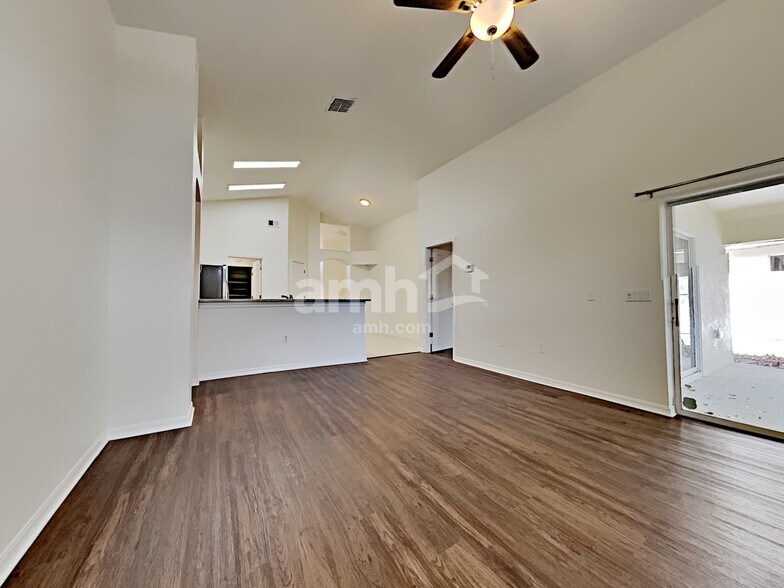 Building Photo - 16609 Rising Star Dr