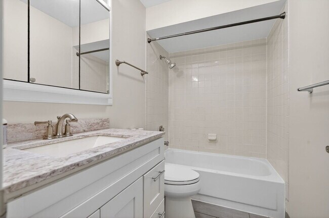 Building Photo - 751 S Dwyer Ave