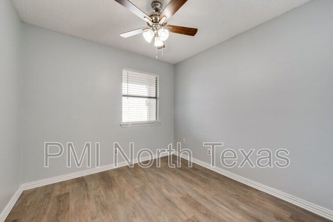 Building Photo - 1324 Azalia Bend