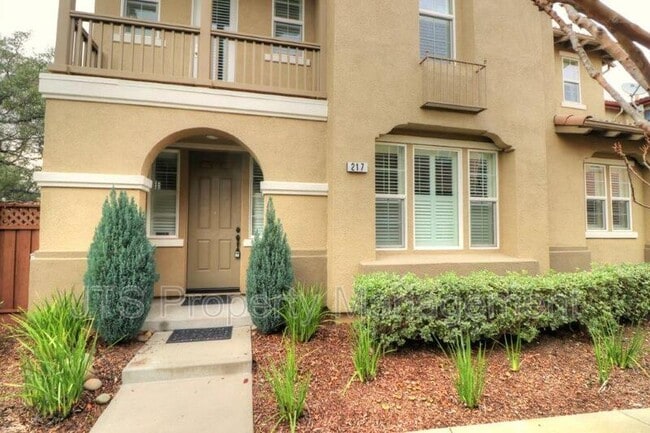 Building Photo - 217 Barnhill Dr