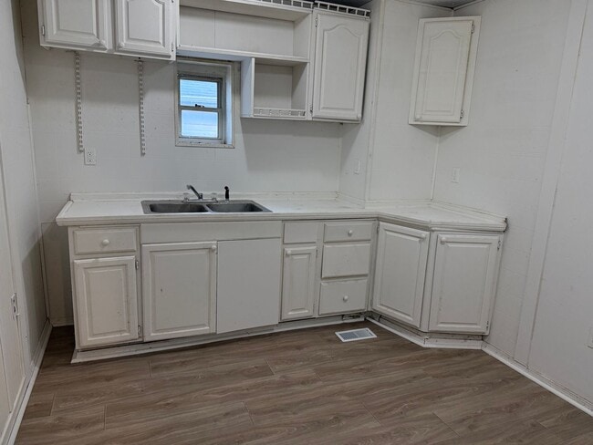 Building Photo - Quaint 1 BR/1 BA near downtown!