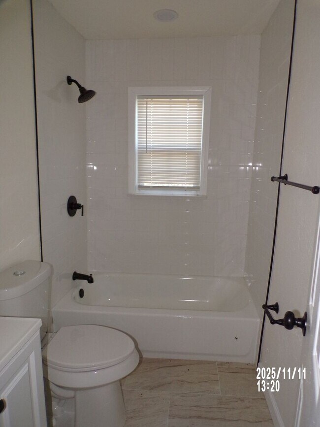 Building Photo - 1607 NW Lincoln Ave