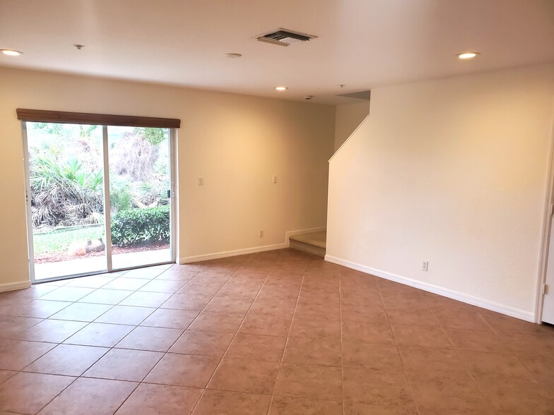 Building Photo - 5309 SE Jennings Ln