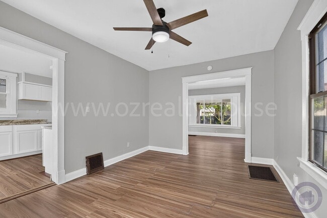 Building Photo - 1023 Shadowlawn Dr