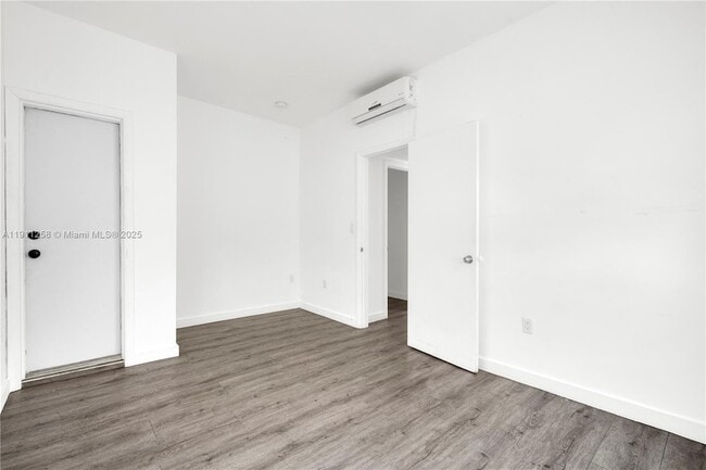 Building Photo - 402 NW 12th Ave