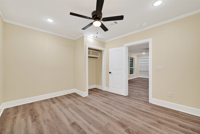 Building Photo - 2725 Avenue F