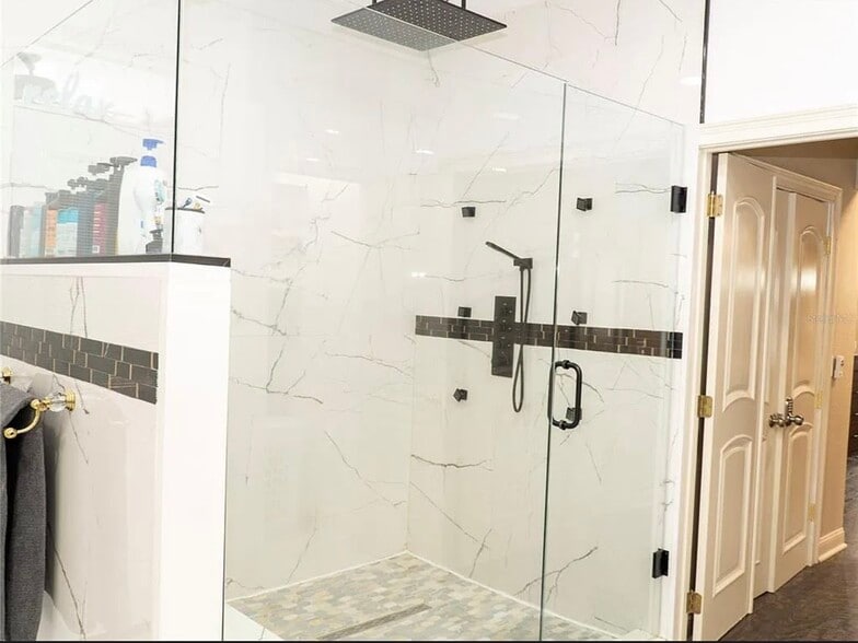 Master bathroom - 1304 Ocoee Apopka Rd