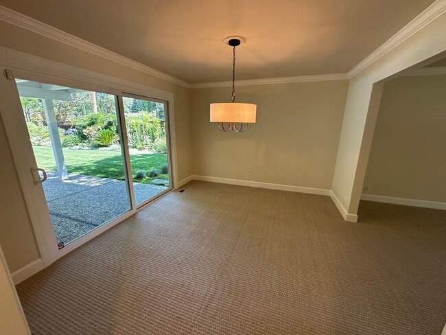 Building Photo - 5 Bed 3 Bath In Alamo W/ Pool