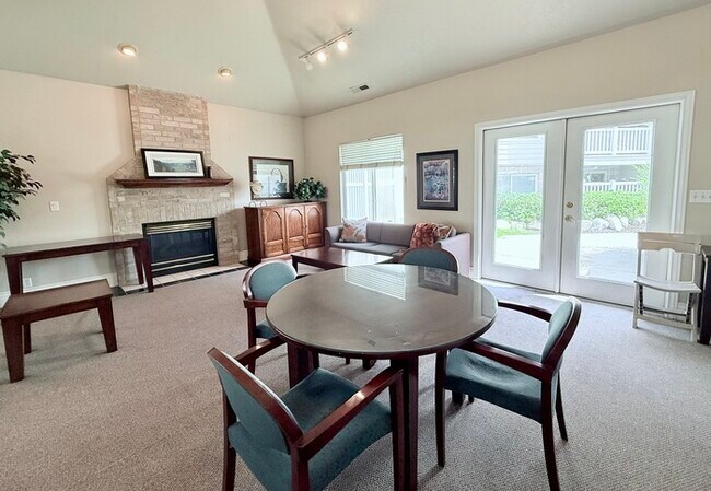 Building Photo - Murray Condo