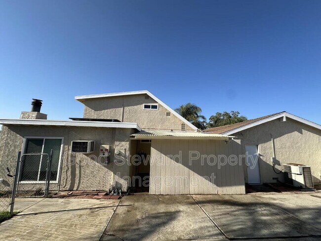 Building Photo - 1604 Avenida Del Vista