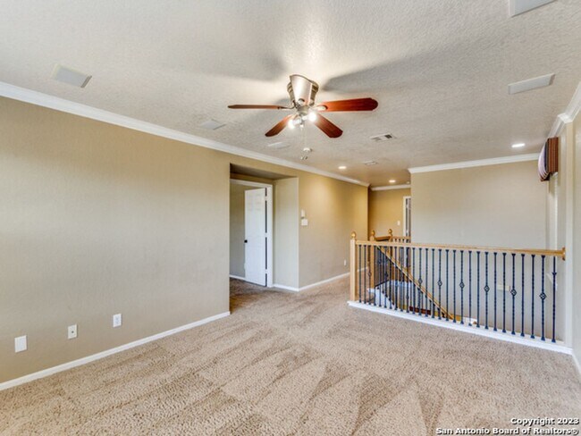 Building Photo - 4bed 2.5 bath