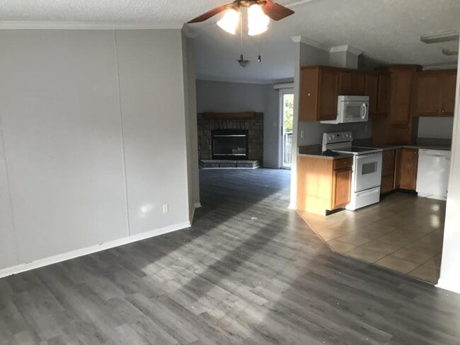 Building Photo - 307 Tammy Lynn Cir